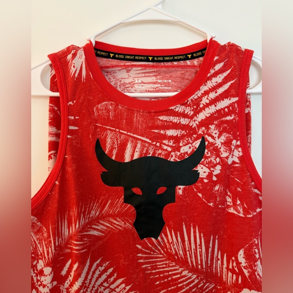 Under Armour women’s‎ Project Rock, aloha camo tank top, versa red in medium.
